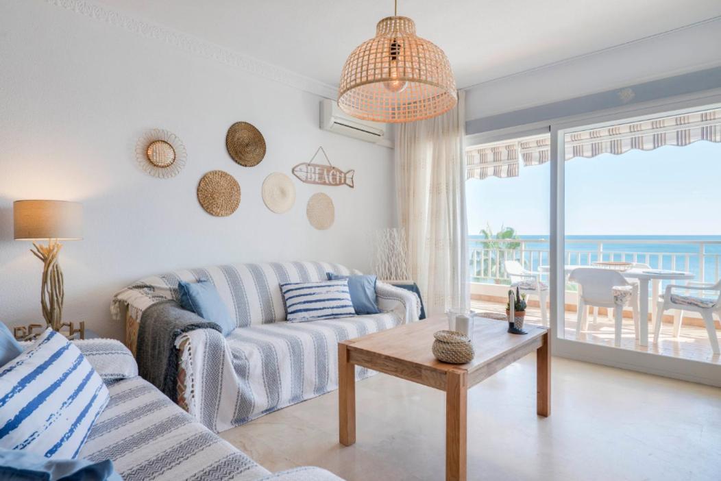 شقة Family Aguamarina Front The Sea Free Parking فوينخيرولا المظهر الخارجي الصورة